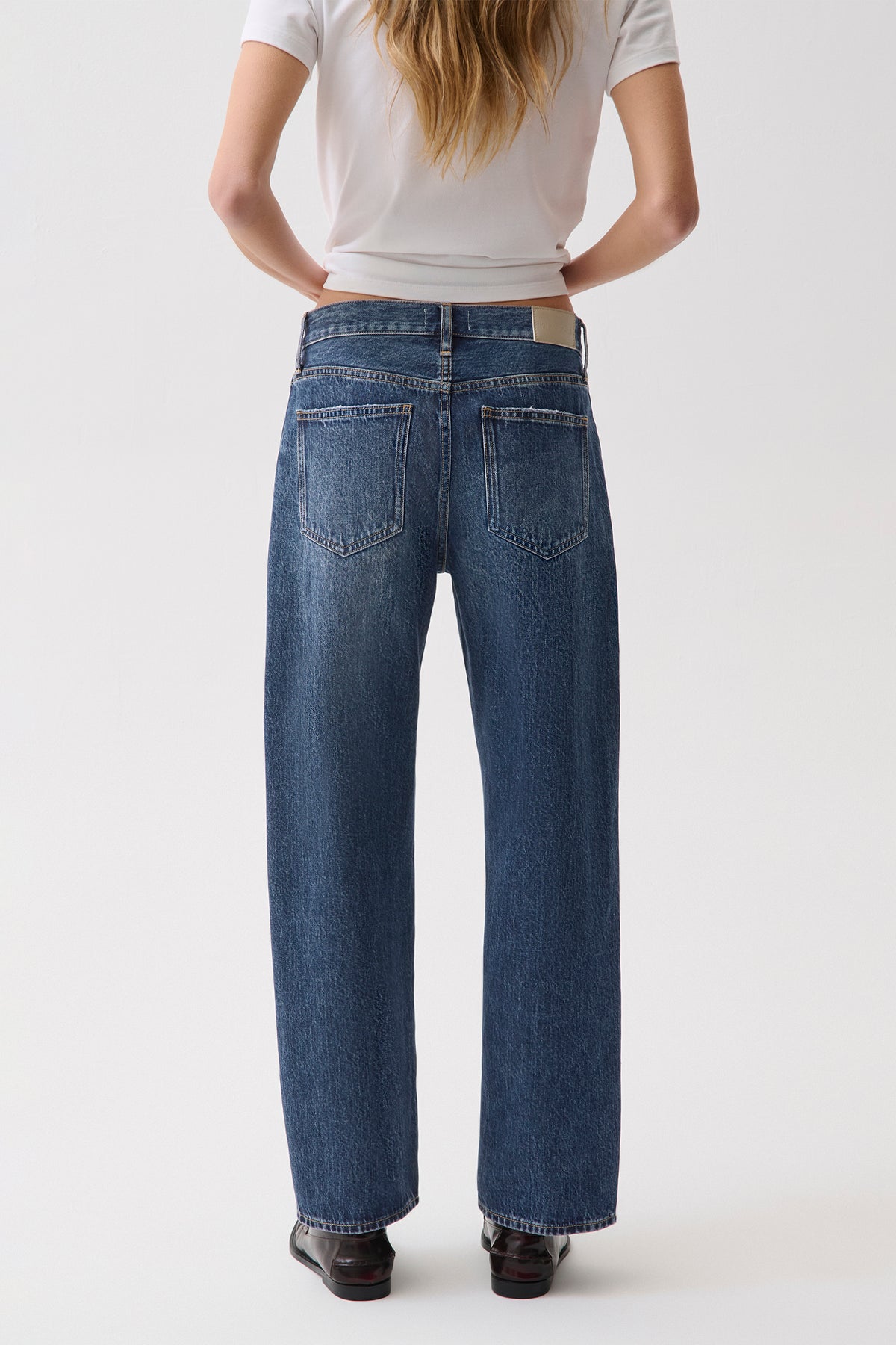 PETITE Lexi Mid Rise Bowed Straight - Distance