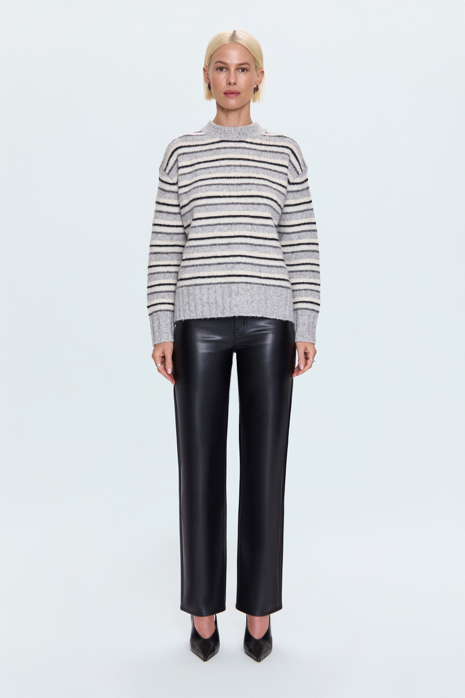 HANNA_GREYWHITESTRIPE_6_d84adb