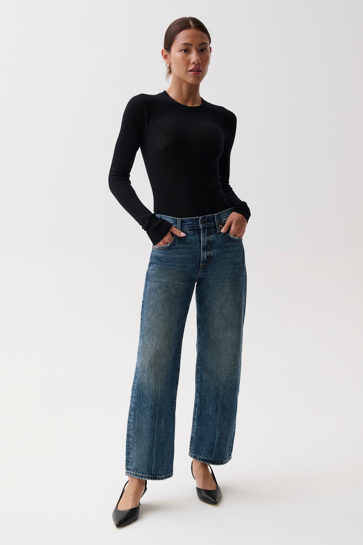 PETITE Lexi Mid Rise Bowed Straight Jean Artisan