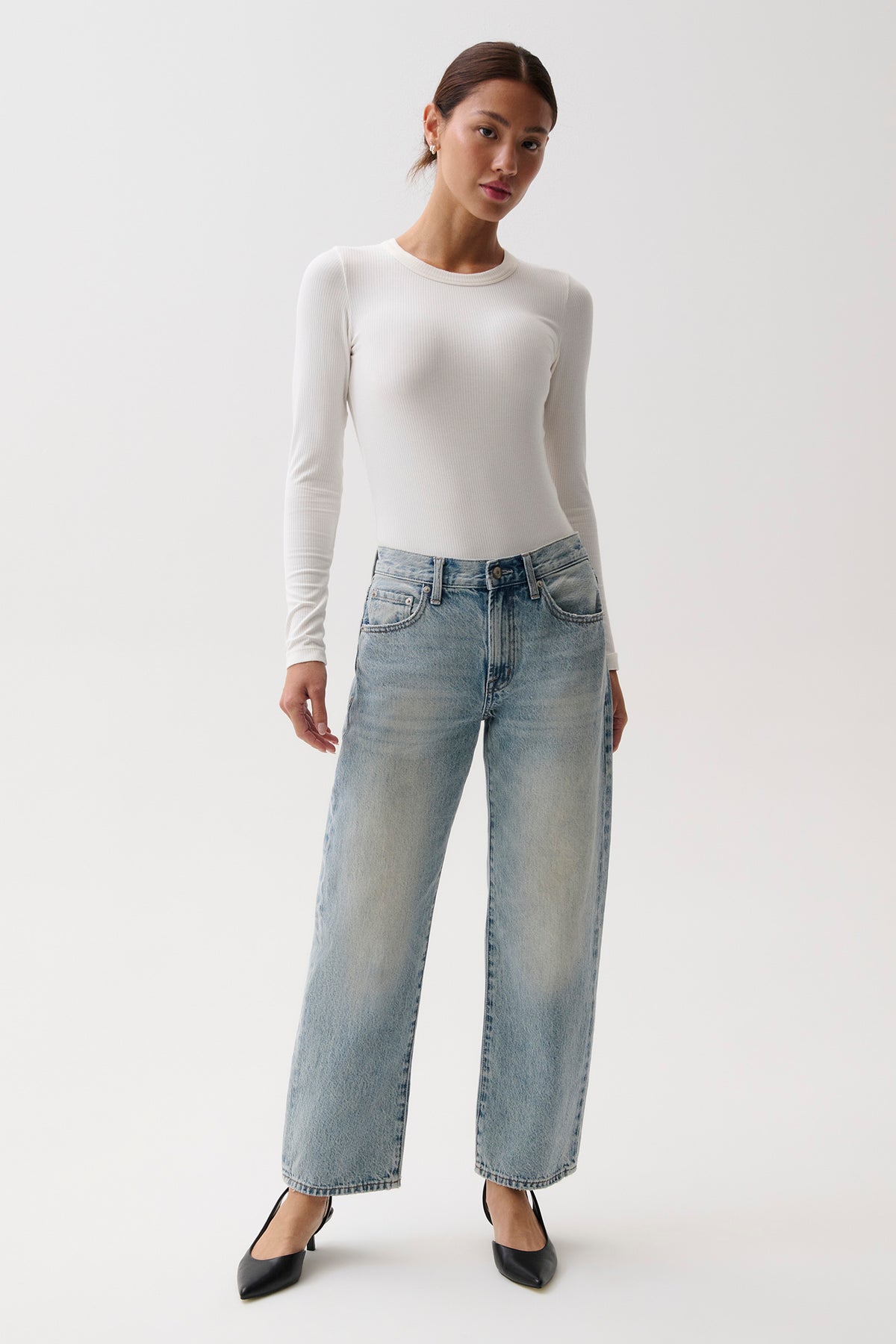 PETITE Lexi Mid Rise Bowed Straight Jean Bowie