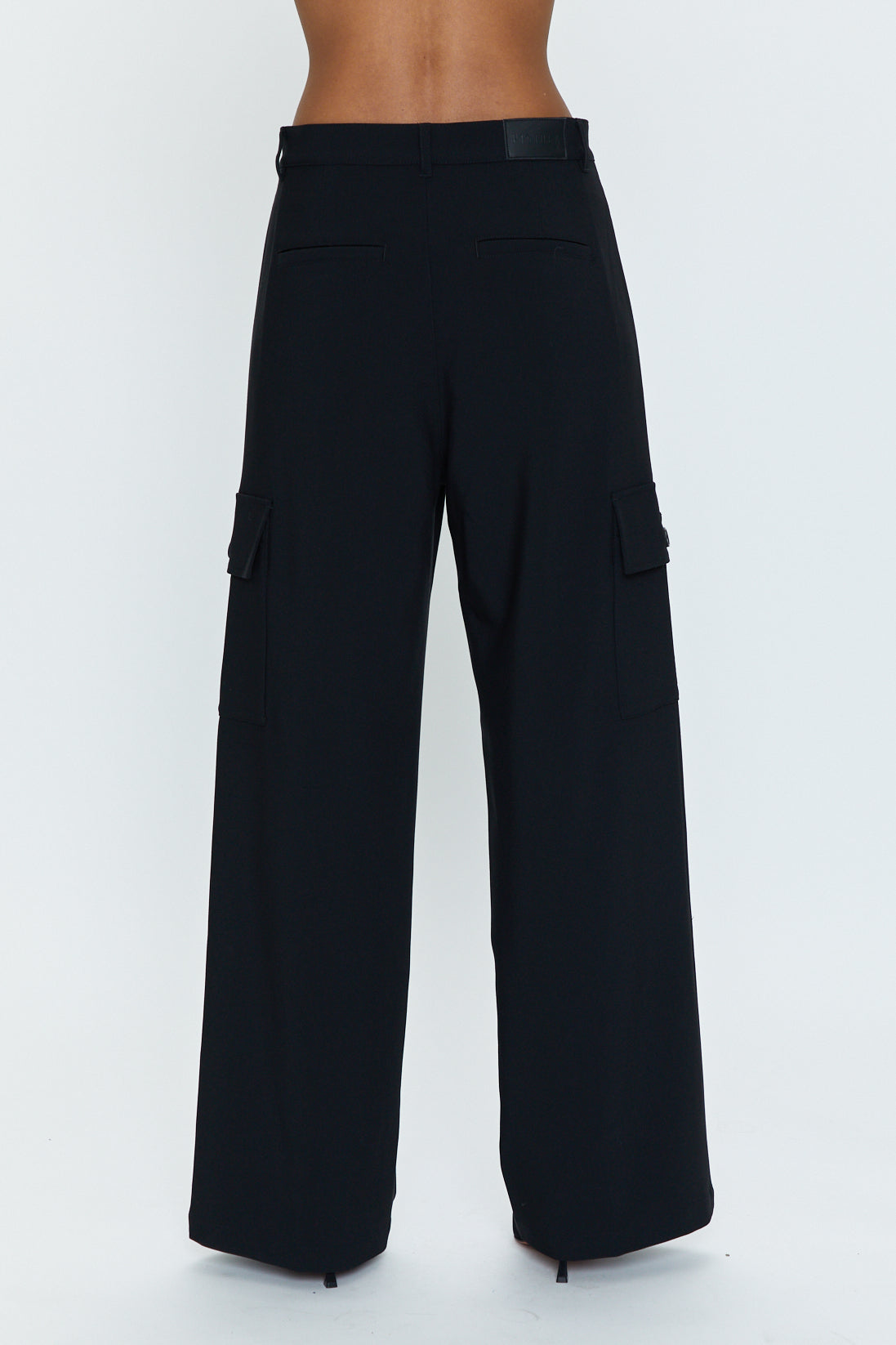 Xersion Performance Wear Semi-Fitted Black Cropped Pants Size Small
